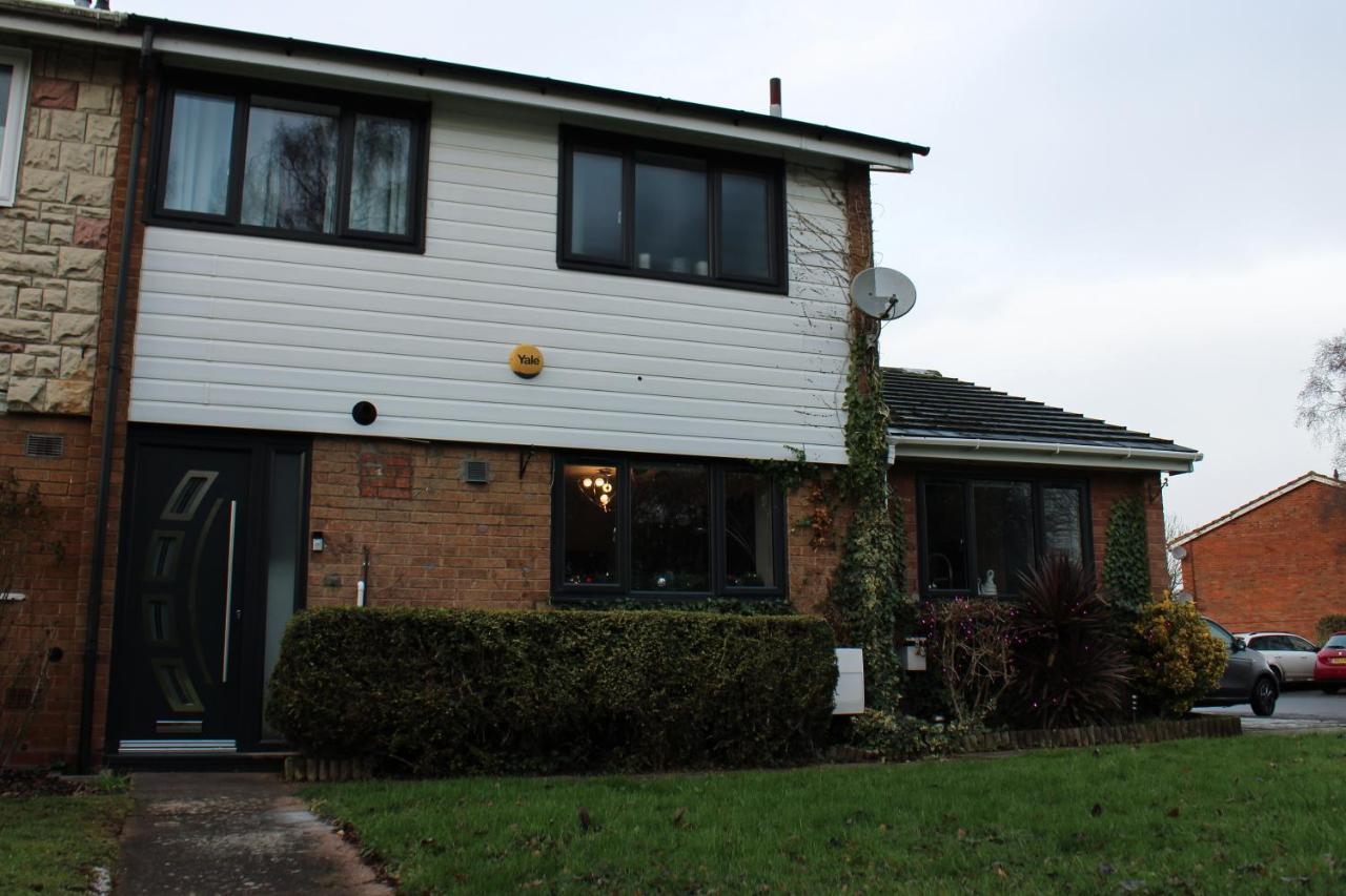 Stylish 4-bedroom House Near Nec/bhx Holiday home
